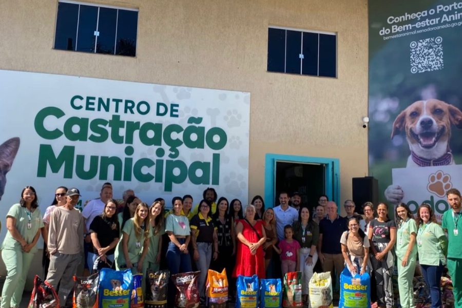 Senador Canedo realiza doação de 1 tonelada de ração para protetores de animais