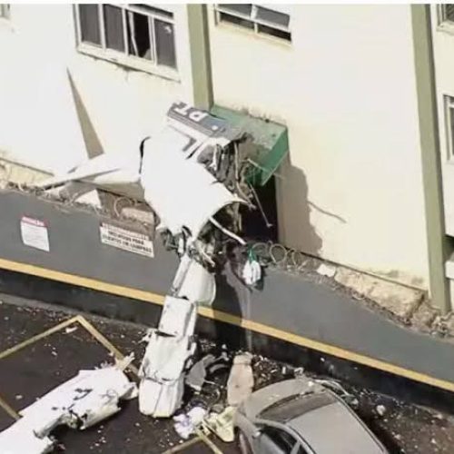 Avião que caiu em Belo Horizonte deixa dois mortos e três feridos graves