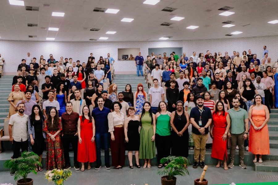 SENADOR CANEDO CELEBRA FORMAÇÃO DE 150 ALUNOS DA EJA EM SOLENIDADE NO PAÇO MUNICIPAL