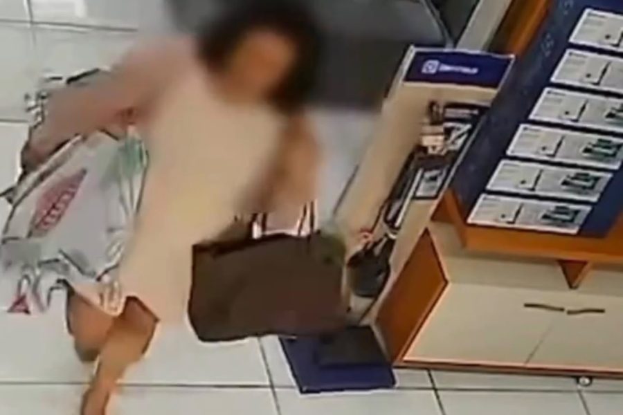 MULHER É FLAGRADA LEVANDO FOGÃO EM LOJA NO CENTRO DE GOIÂNIA