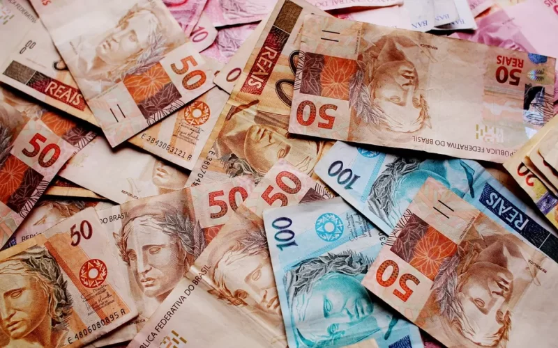 Lula sanciona nova faixa de isenção do IR para salários até R$ 5 mil e cria imposto para alta renda