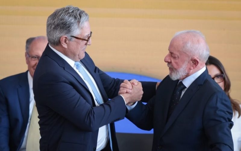 Lula relança programa para reduzir filas no SUS com novo nome e parcerias com setor privado