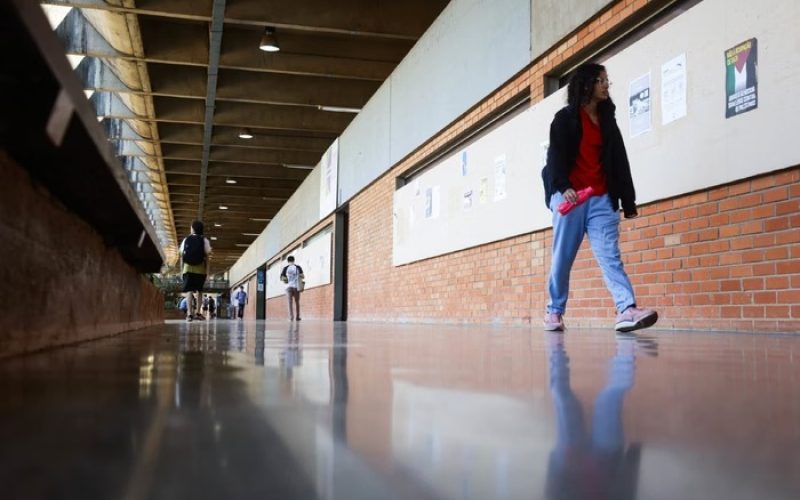 Governo recompõe orçamento das universidades federais com R$ 400 milhões e anuncia desbloqueio adicional de R$ 300 milhões