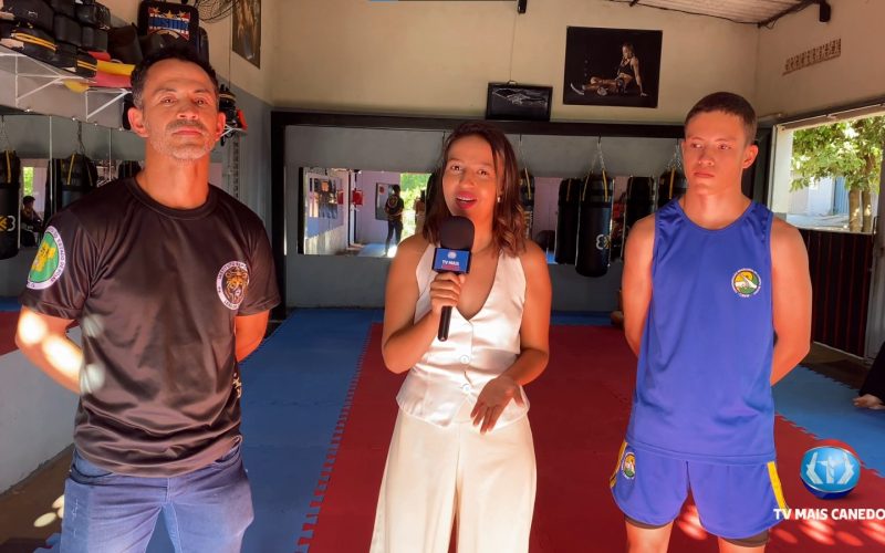 Atleta campeão retorna a Senador Canedo e comemora conquista ao lado do pai e treinador