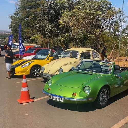 Relíquias sobre rodas encantam Senador Canedo em encontro no Parque Boa Vista