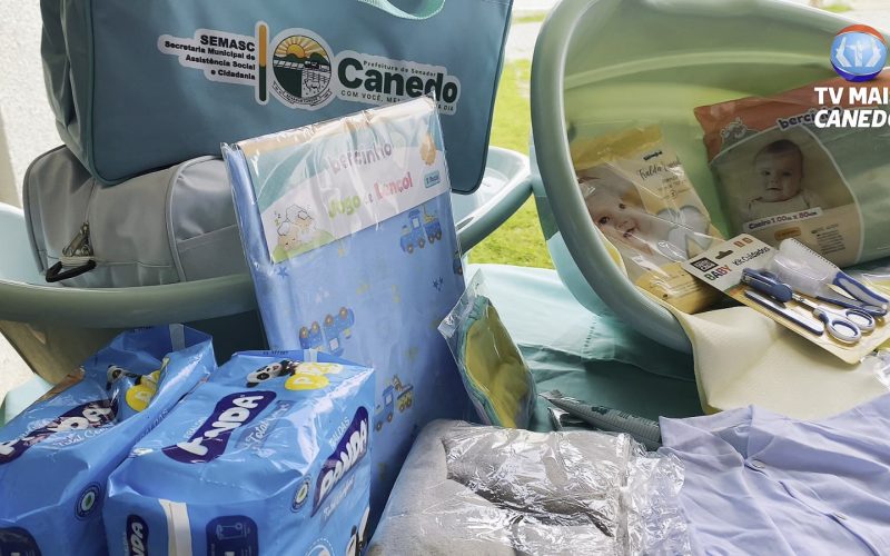 Prefeitura realiza entrega de kits de enxoval para recém-nascidos no CRAS