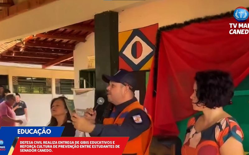 Escola Antônio Evaristo recebe gibis da Defesa Civil e anúncio de reforma