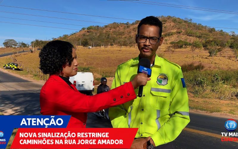 Prefeitura de Senador Canedo instala sinalização aérea em rua para veículos pesados
