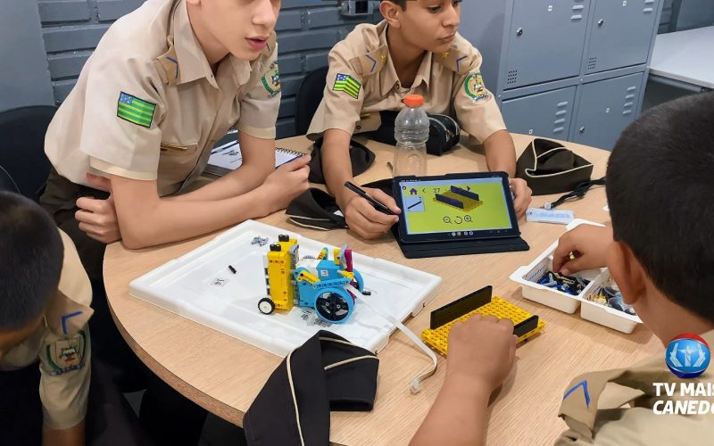 Tecnologia e Educação: Avanços e Desafios em Escolas no Século XXI