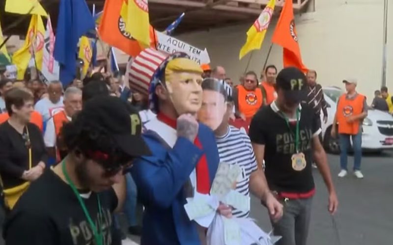 Comerciantes da 25 de Março protestam contra investigação de Trump sobre falsificação e defendem legalidade do comércio na região