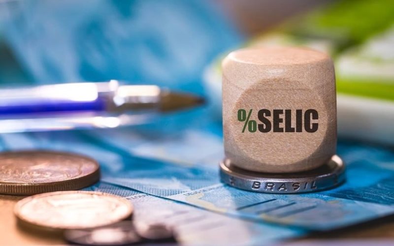 Copom mantém Selic em 14,75% e sinaliza juros altos por mais tempo diante de incertezas