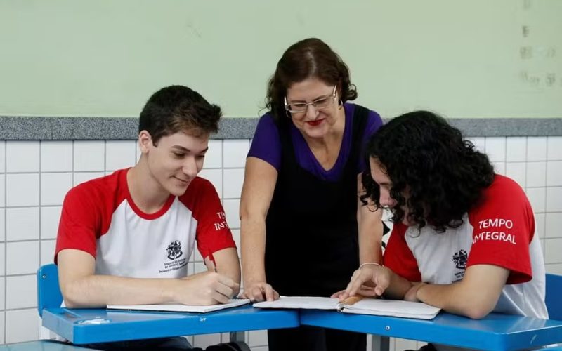 Matrículas em tempo integral na rede pública crescem mais de 600 mil em 2024, aponta Censo Escolar