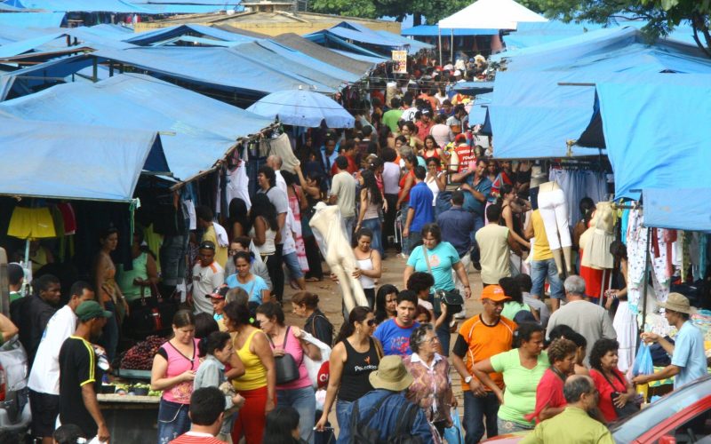 Detran-GO inicia diálogo com feirantes para resolver caos no estacionamento em feiras de Goiânia