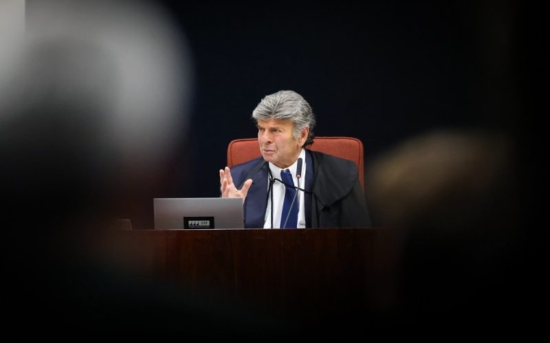 STF: Fux diverge de Moraes e Dino e rejeita parte das acusações contra Bolsonaro e aliados
