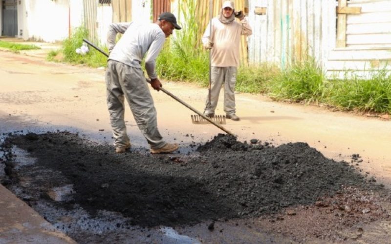 SEINFRA mantém serviços de tapa-buraco em Senador Canedo