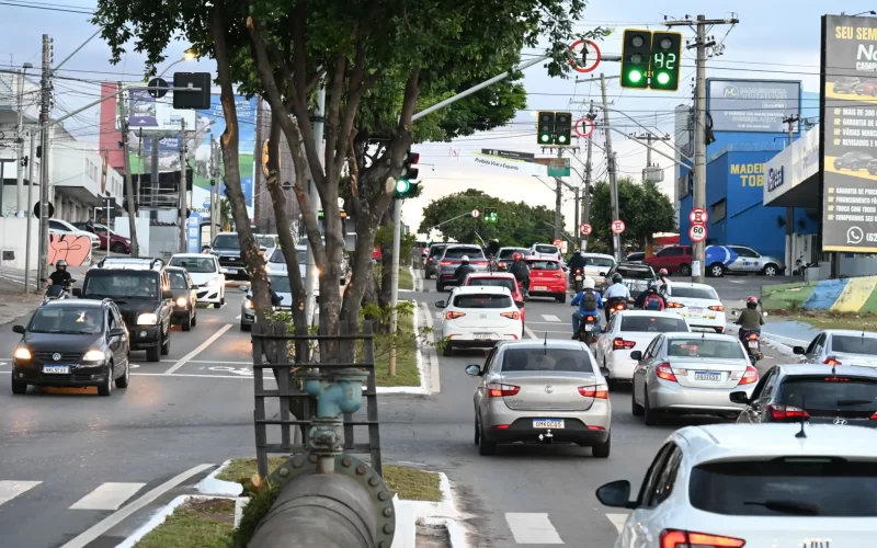 Goiânia adota semáforos inteligentes e promete viagens até 30% mais rápidas