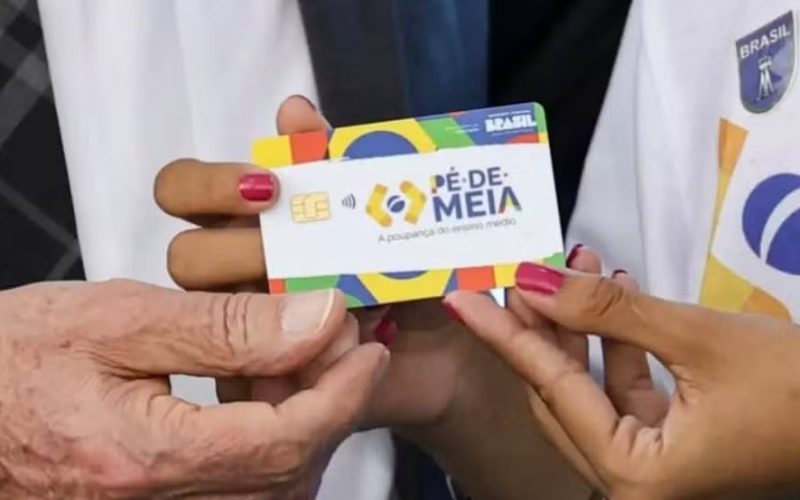 Governo inicia pagamento da 5ª parcela do Pé-de-Meia para estudantes do ensino médio; benefício pode chegar a R$ 9.200