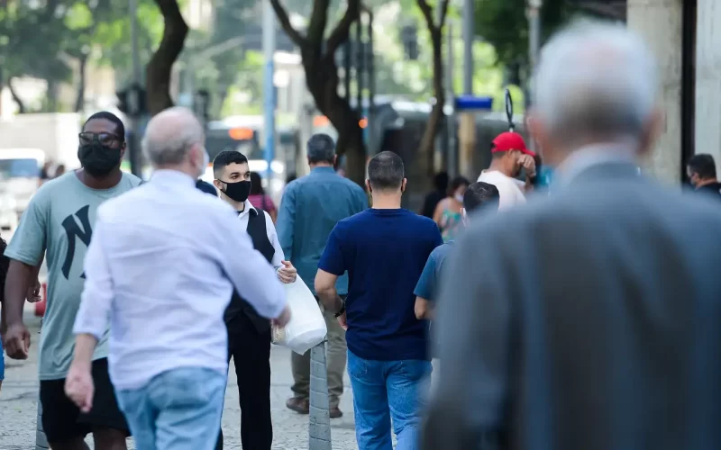 Expectativa de vida do brasileiro chega a 76,6 anos em 2024, aponta IBGE