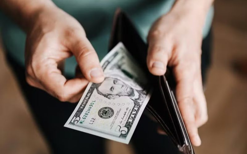 Dólar despenca e Ibovespa dispara após Trump recuar de tarifaço global, mas China e Europa mantêm retaliações