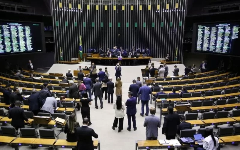 Deputado Pedro Paulo protocola PEC da Reforma Administrativa na Câmara após atingir número mínimo de assinaturas