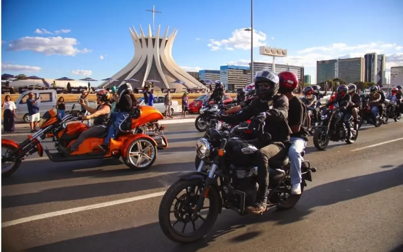 Capital Moto Week 2025 deve reunir 800 mil pessoas e 300 mil motos em Brasília.