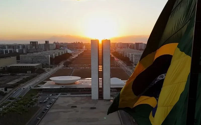 Brasil lidera ranking mundial de supersalários e gasta R$ 20 bilhões acima do teto no serviço público