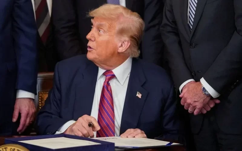 Democratas acusam Trump de abuso de poder por tarifas contra o Brasil e alertam para risco de guerra comercial