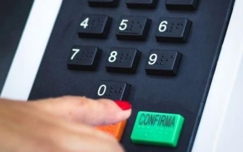Eleitores têm até 6 de maio para regularizar título e dados