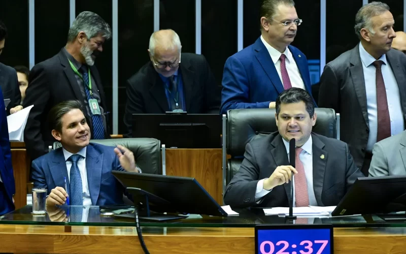 Congresso derruba vetos de Lula em pautas ambientais e de dívidas estaduais em meio a crise com o Planalto