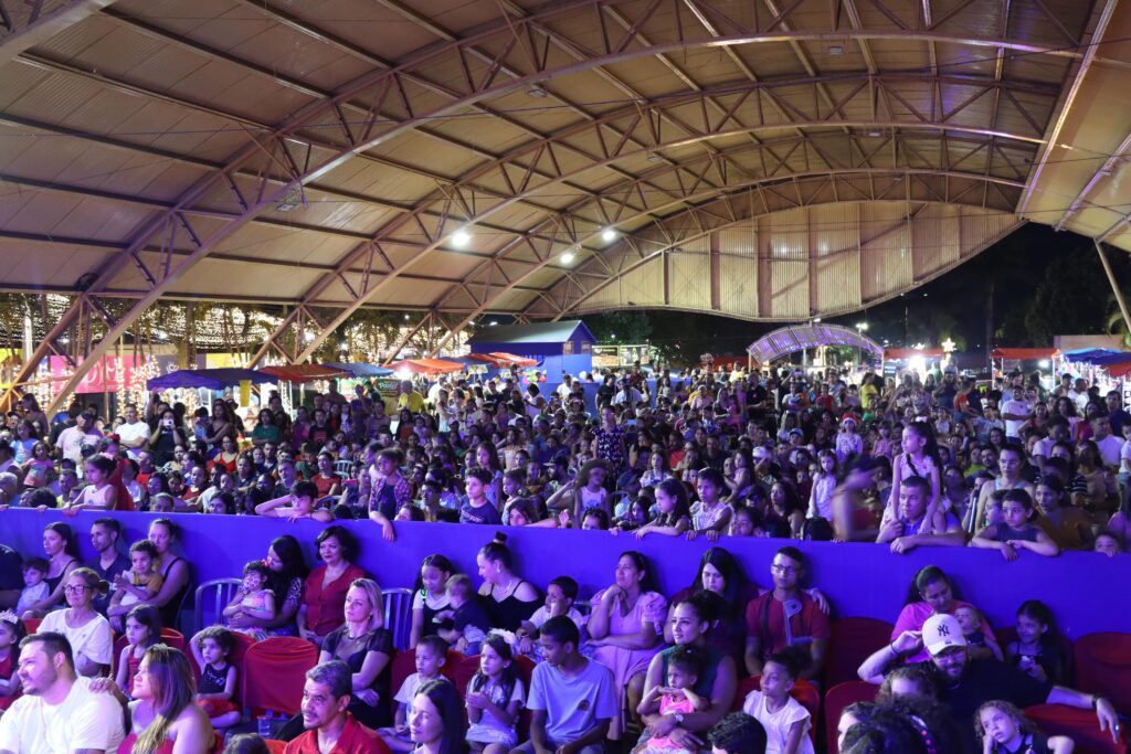 Natal Luzes Ilumina Senador Canedo com Grande Espetáculo e Magia para Todos.