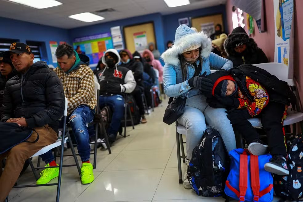 México constrói abrigos em massa para enfrentar crise migratória após medidas de Trump