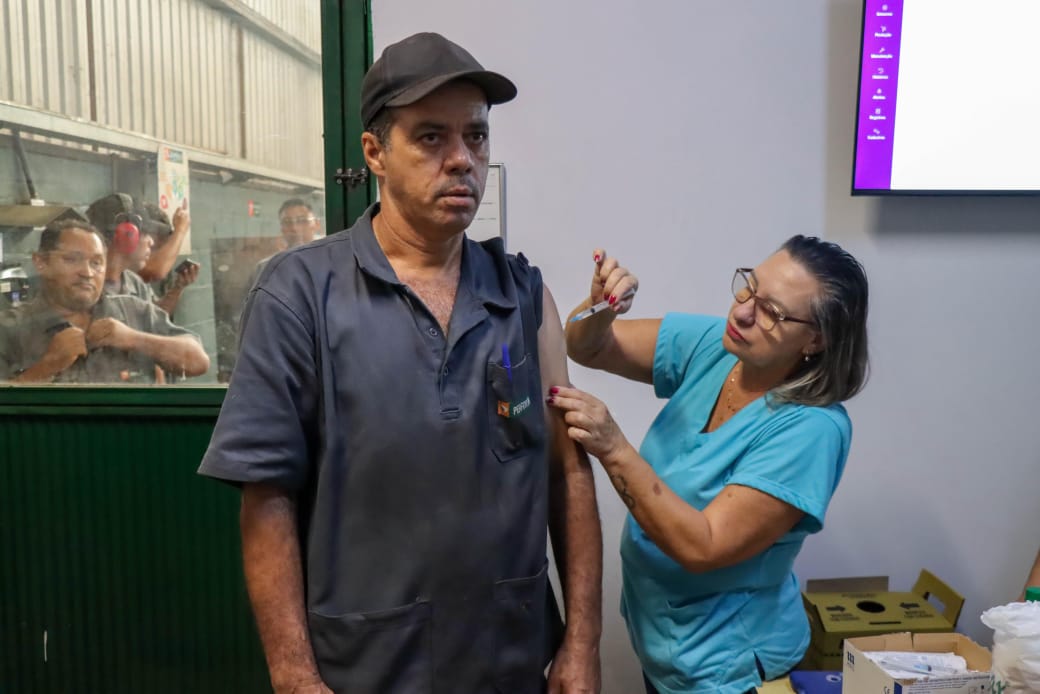 Senador Canedo promove vacinação para trabalhadores da indústria metalúrgica