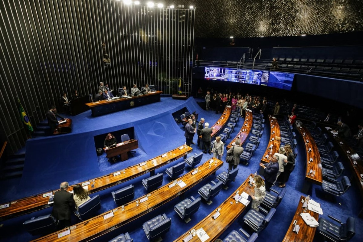 Senado adota sessões híbridas durante julgamento de Bolsonaro no STF
