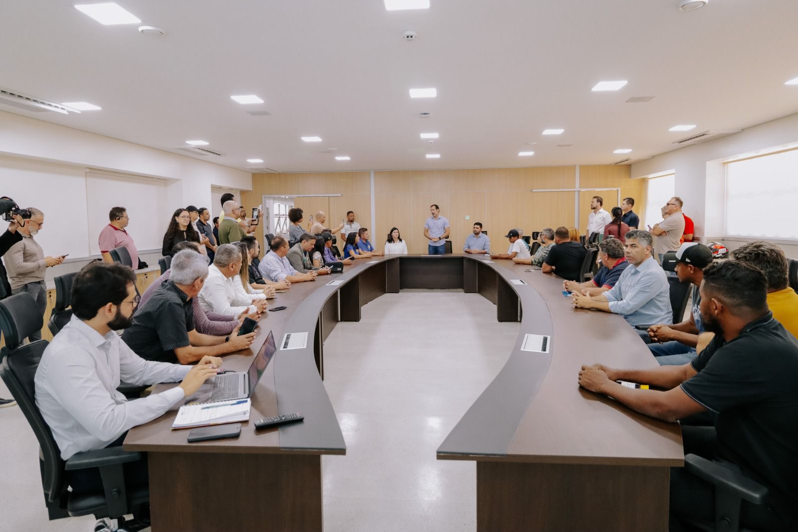 Senador Canedo adere à plataforma Contrata +Brasil e facilita contratação de pequenos serviços