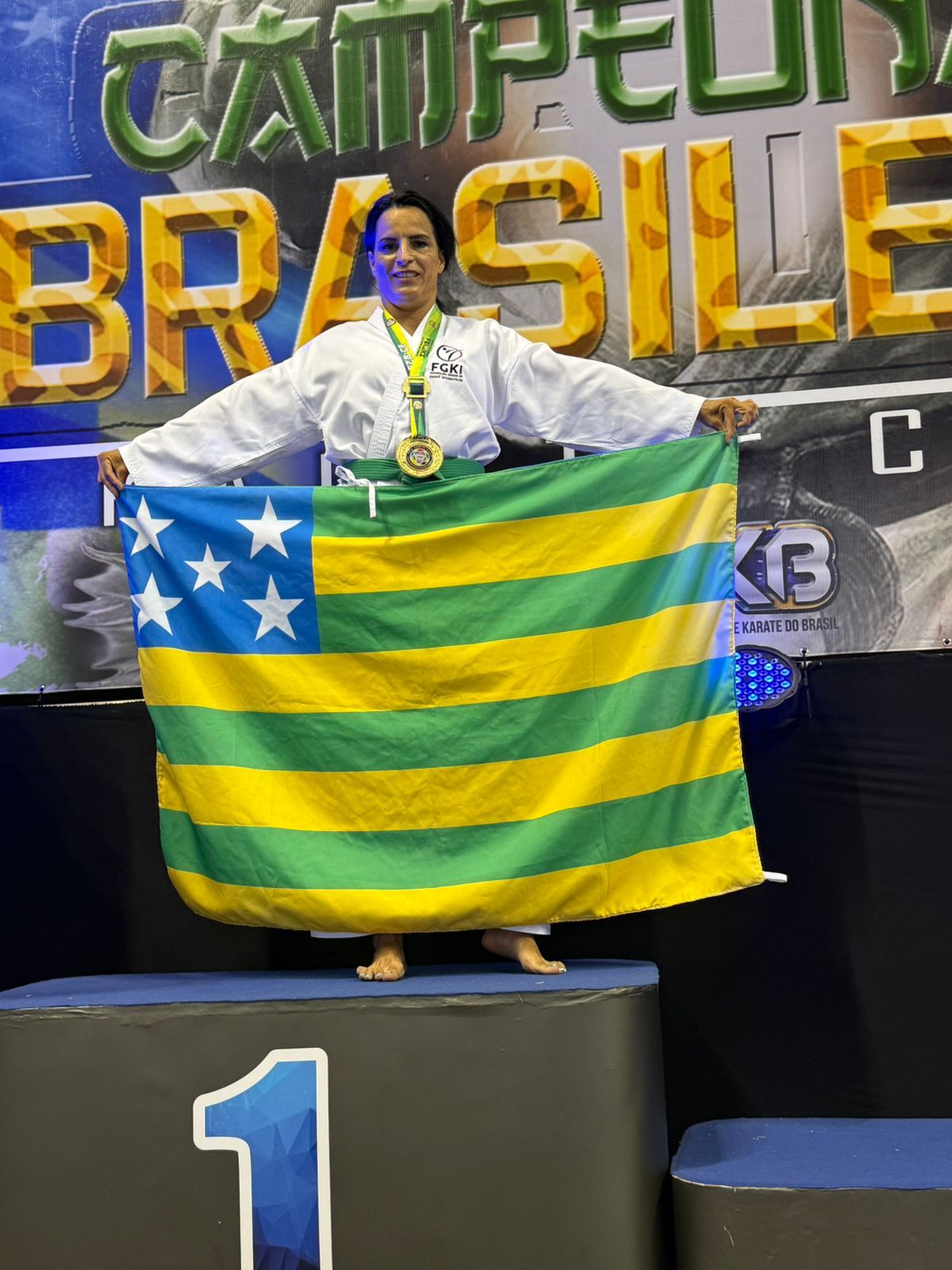 Tricampeã Kellen coloca Senador Canedo no topo do karatê e recebe apoio da Secult