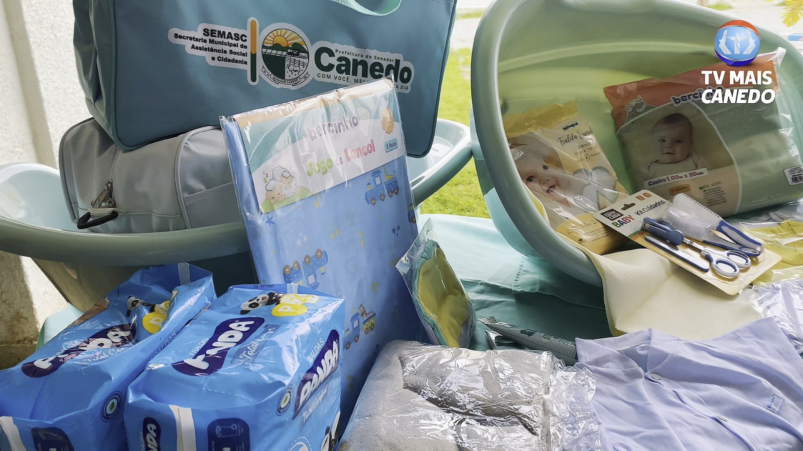 Prefeitura realiza entrega de kits de enxoval para recém-nascidos no CRAS