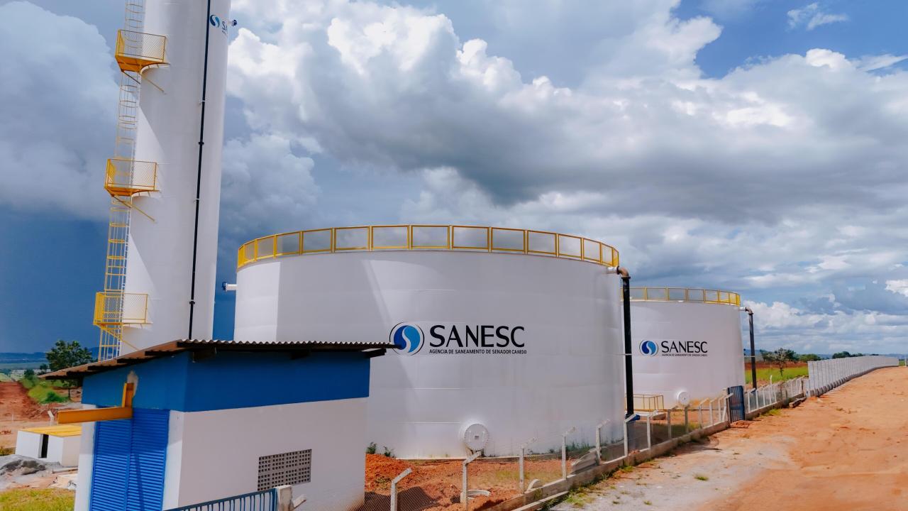 Em nota divulgada nesta segunda-feira, a Sanesc atribui a falta de água à estiagem histórica e ao rompimento de adutoras.