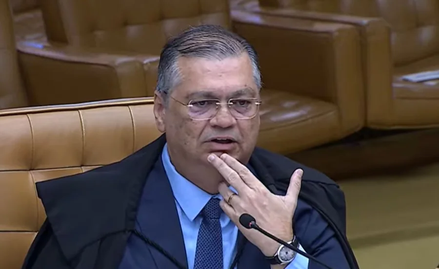Ministro Flávio Dino suspende “penduricalhos” e impõe rigor ao teto salarial nos Três Poderes