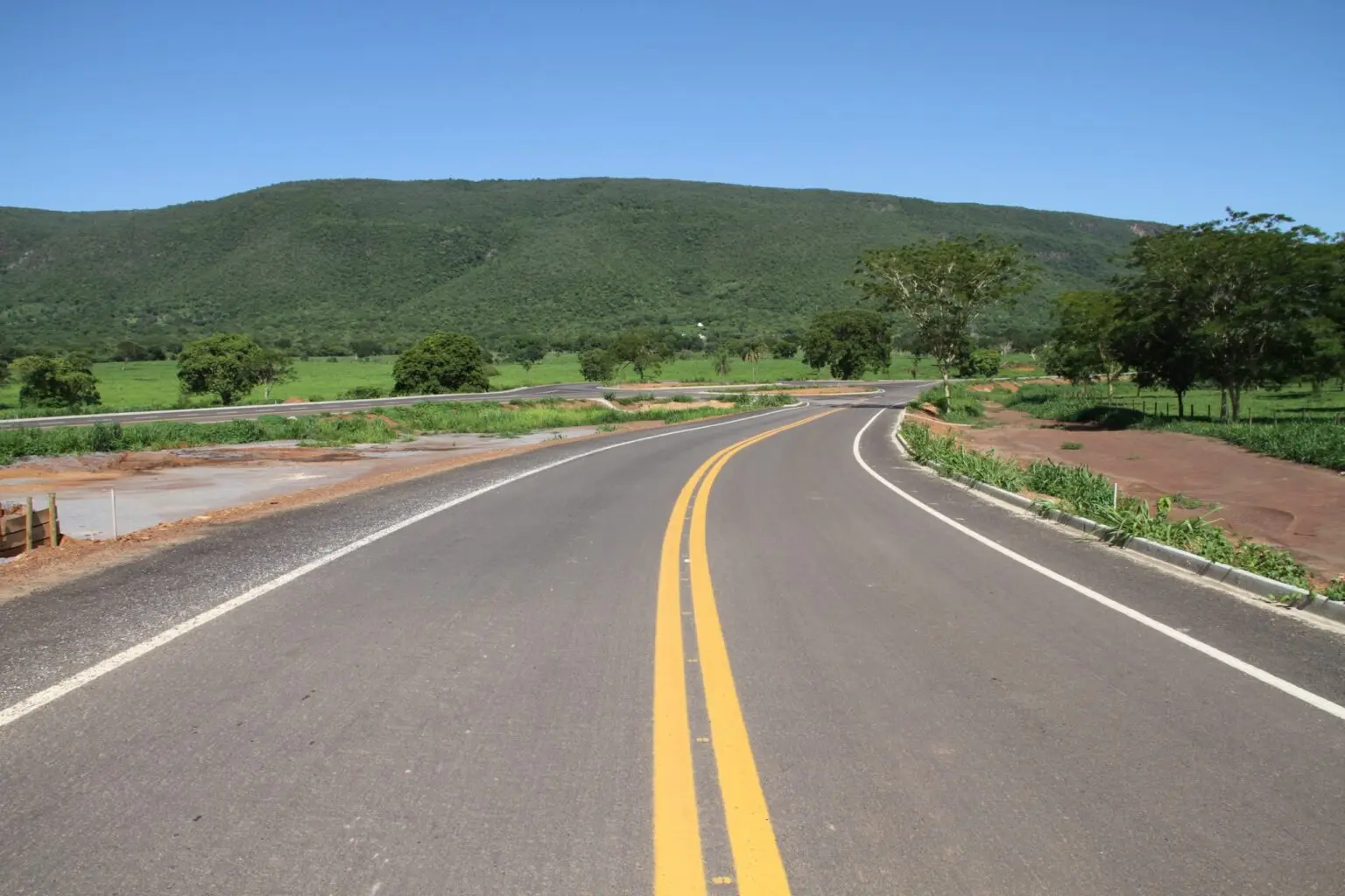 Governo de Goiás investe mais de R$ 573 milhões em obras de infraestrutura no Entorno e Nordeste do estado