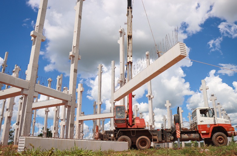 Obras do Hospital Municipal de Senador Canedo avançam para fase de montagem de vigas e lajes