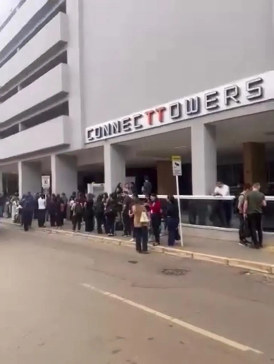 Princípio de incêndio atinge prédio comercial em Taguatinga e mobiliza bombeiros