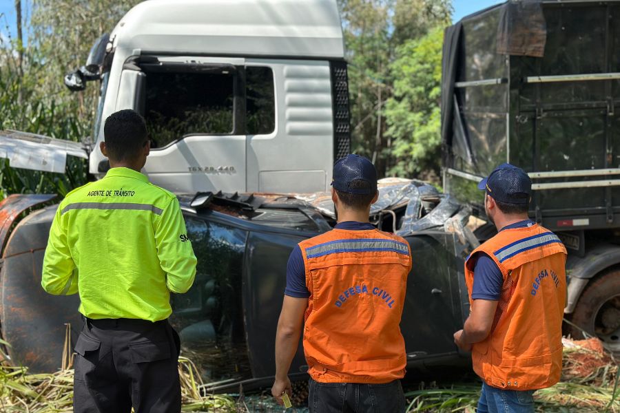 Caminhão desgovernado atinge quatro veículos no Distrito Agroindustrial de Senador Canedo