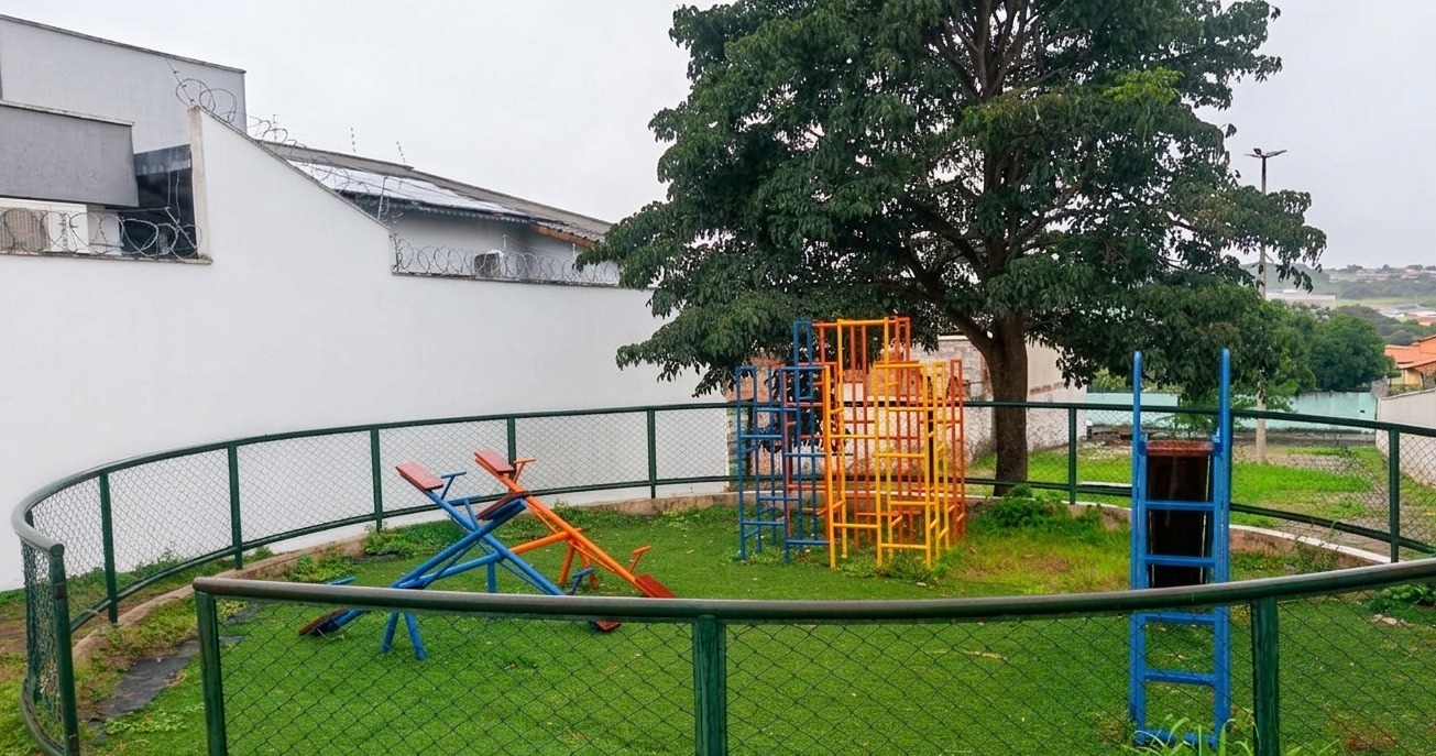 Manutenção em área próxima à USF Vila Galvão melhora espaço de convivência em Senador Canedo
