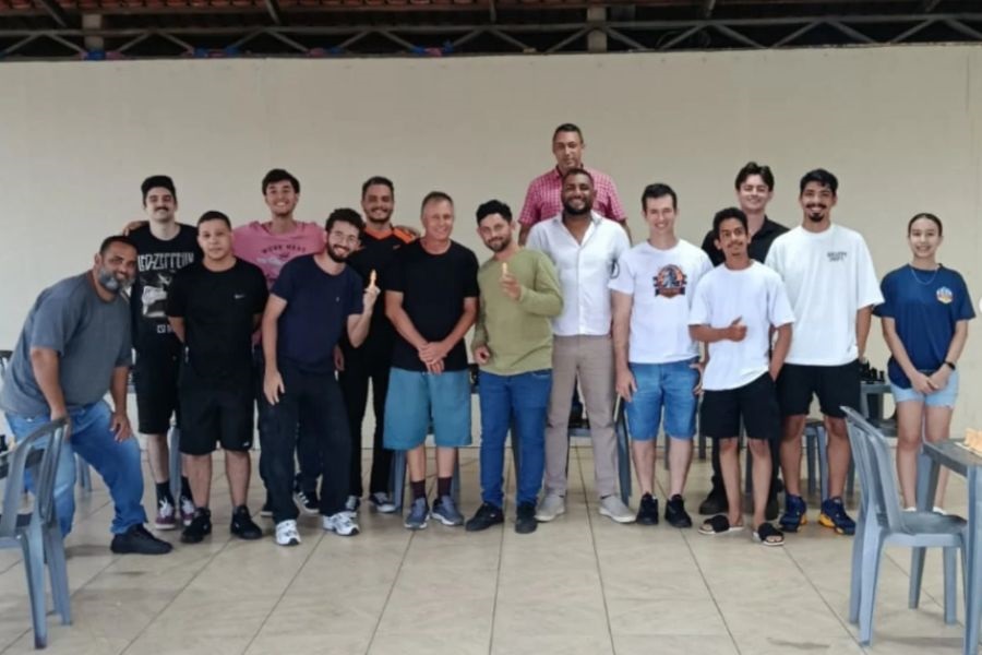 Clube de Xadrez Senador Canedo promove torneio interno de rápidas e celebra evolução dos enxadristas