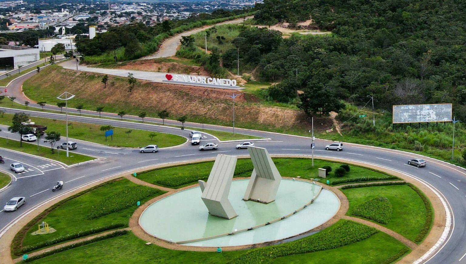 Feriado da Paixão de Cristo altera funcionamento de serviços em Senador Canedo; veja o que abre e fecha