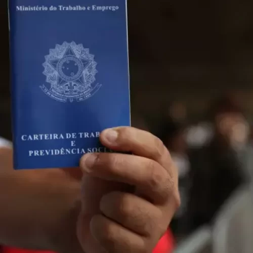 Brasil tem quase 4 milhões de afastamentos por doença em 2025