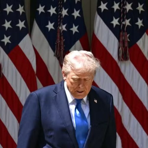 Trump sugere tarifa de 80% para China e acena com trégua na guerra comercial