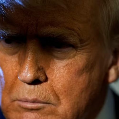 Senado dos EUA vota hoje para derrubar tarifas de Trump após retração econômica e pressão bipartidária