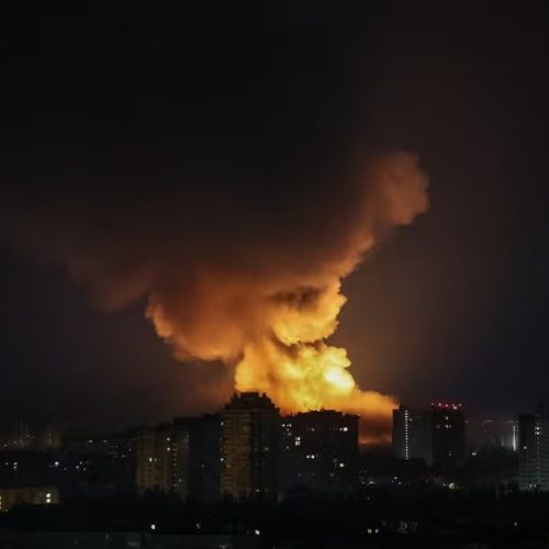 Maior ataque aéreo da guerra: Rússia bombardeia Kiev após telefonema entre Trump e Putin
