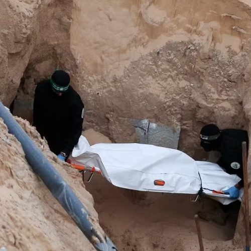 Israel retoma bombardeios “poderosos” em Gaza após acusar Hamas de violar cessar-fogo